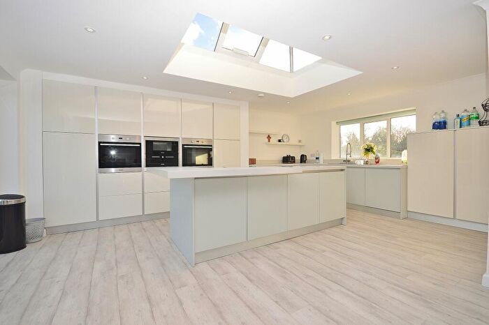 5 Bedroom Detached House For Sale In Wycombe Road, Saunderton, HP27