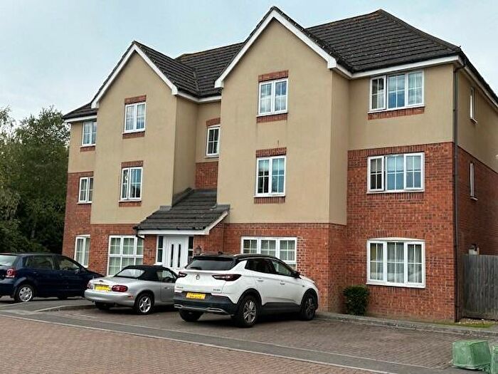 2 Bedroom Flat For Sale In Battalion Way, Thatcham, RG19