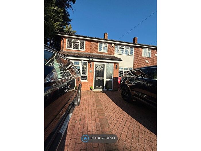 3 Bedroom Semi-Detached House To Rent In Travic Road, Slough, SL2