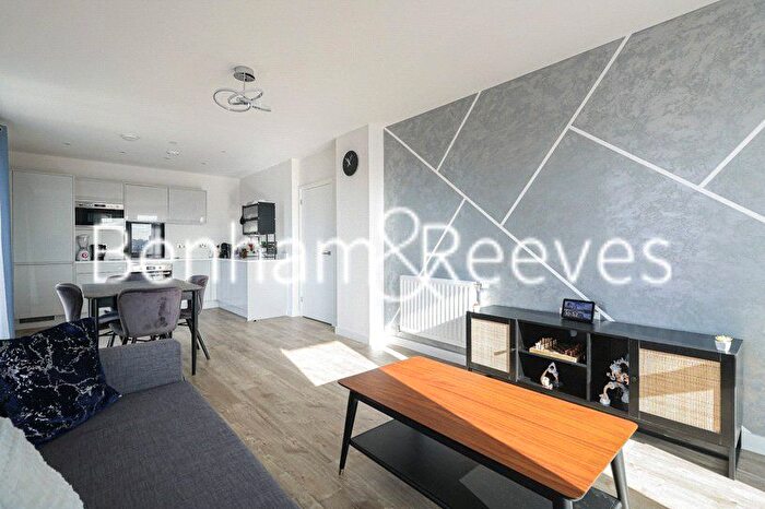 2 Bedroom Flat To Rent In Vousden Grove, London, SE28