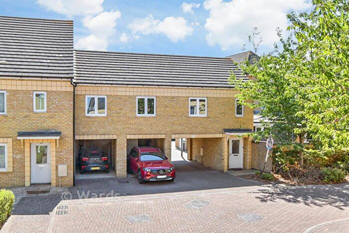 2 Bedroom Coach House For Sale In Stone House Lane, Dartford, Kent, DA2