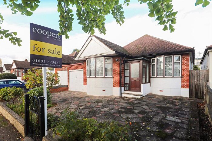 2 Bedroom Detached Bungalow For Sale In Herlwyn Avenue, Ruislip, HA4