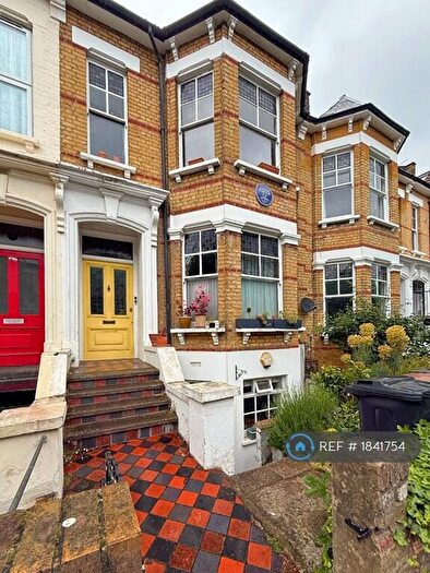 1 Bedroom Flat To Rent In Lower Ground Floor, London, E5