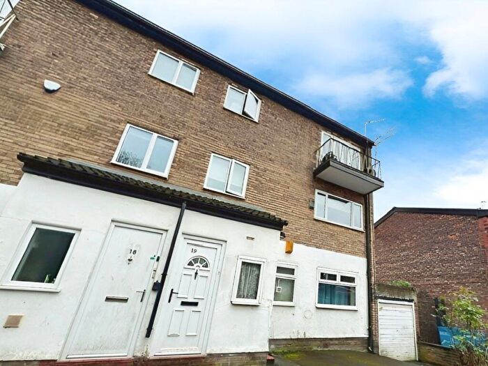 4 Bedroom Maisonette To Rent In Wilmslow Road, Manchester, Greater Manchester, M14