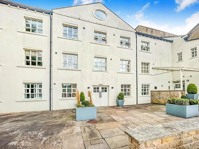 1 Bedroom Apartment For Sale In The Park, Kirkburton, Huddersfield., HD8