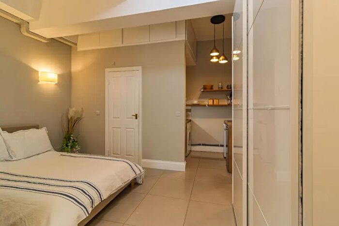 Studio To Rent In Phillimore Gardens, London, W8