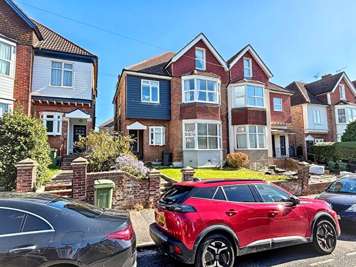 1 Bedroom Flat For Sale In Amherst Road, Bexhill-On-Sea, TN40