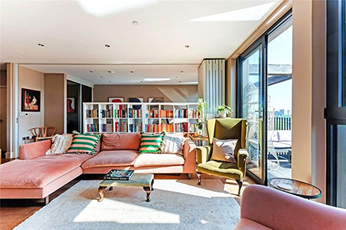 2 Bedroom Flat To Rent In Roach Road, Hackney Wick, London, E3