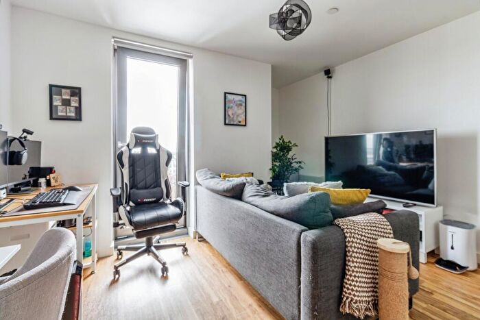 1 Bedroom Apartment To Rent In Plaza Boulevard, Liverpool, Merseyside, L8