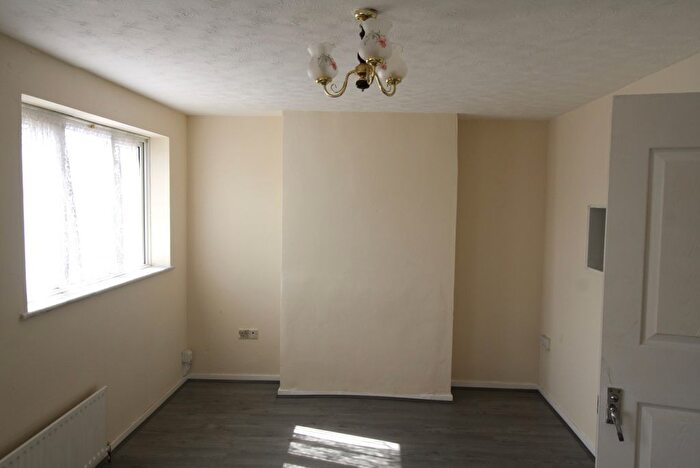 4 Bedroom Terraced House To Rent In Chadwell St Mary's, Grays, Essex, RM16