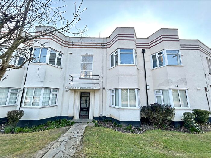 1 Bedroom Flat To Rent In Grantham Lodge, Hadleigh Road, Leigh-On-Sea, SS9