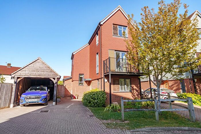 4 Bedroom Town House For Sale In Chervil Close, Godalming, GU7