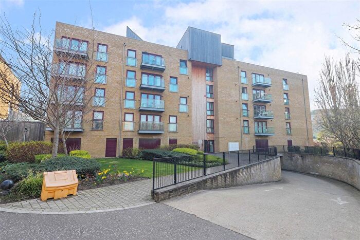 1 Bedroom Flat To Rent In Kings Mill Way, Denham, Uxbridge, UB9