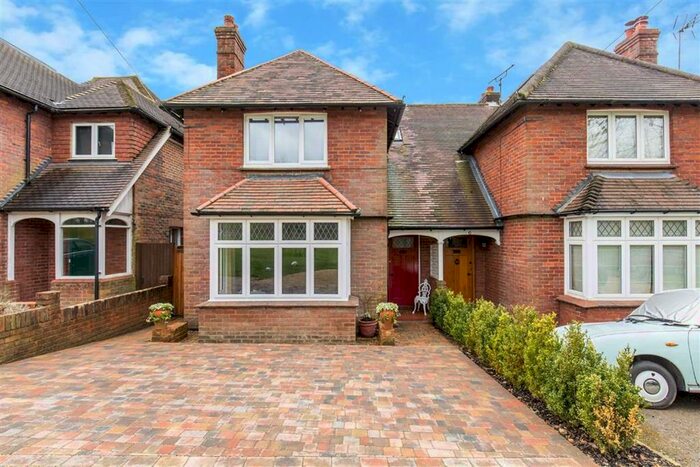 3 Bedroom Property To Rent In Hurst Green Road, Hurst Green, Surrey RH8