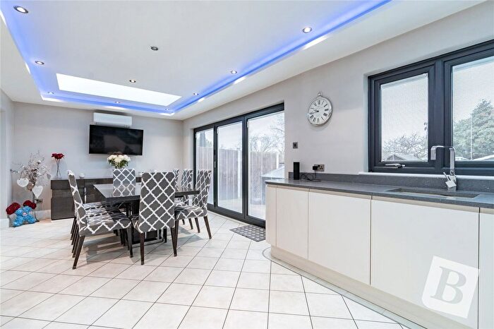 4 Bedroom Semi-Detached House For Sale In Albany Road, Hornchurch, RM12