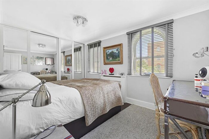 2 Bedroom Flat To Rent In Oriel Drive, London, SW13