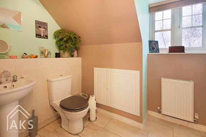 3 Bedroom End Of Terrace House For Sale In Avon Way, Hilton, DE65