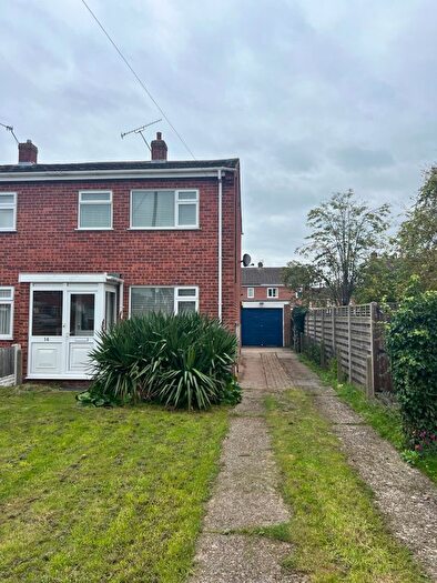 3 Bedroom Semi-detached House To Rent In Emsworth Avenue, Retford, DN22