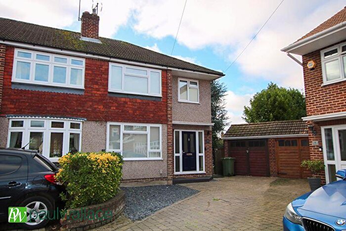 3 Bedroom Semi Detached House For Sale In Bewley Close, Cheshunt, EN8