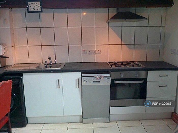 2 Bedroom Flat To Rent In Nicholsons Lane, Maidenhead, SL6