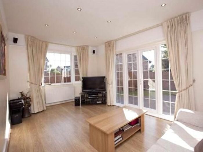 3 Bedroom Property To Rent In Highfield Road, Bushey, WD23