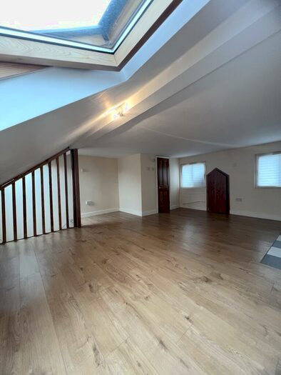 Studio To Rent In Kings Road, London Colney, St Albans, AL2