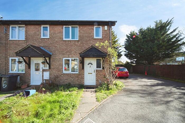 2 Bedroom Semi Detached House For Sale In Rudyard Close, Luton, LU4
