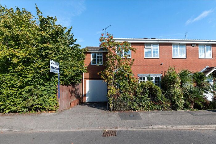 3 Bedroom Semi-Detached House For Sale In Rochford Drive, Luton, Bedfordshire, LU2