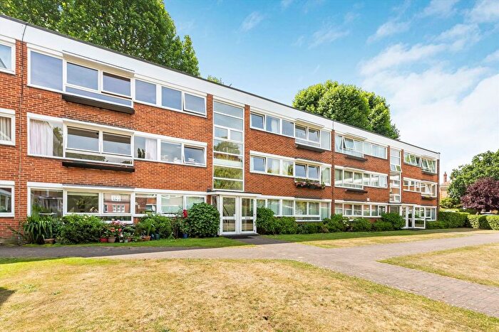 2 Bedroom Flat To Rent In Kings Road, Richmond, TW10