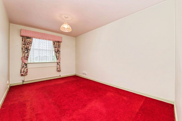 2 Bedroom Flat For Sale In Cliff Road, Budleigh Salterton, EX9