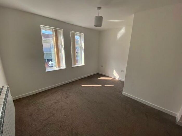 1 Bedroom Flat To Rent In Flat, High Road, Southampton, Hampshire, SO16