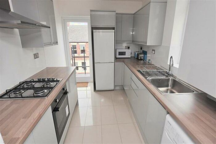 6 Bedroom Maisonette To Rent In Helmsley Road, Sandyford, Newcastle Upon Tyne, NE2