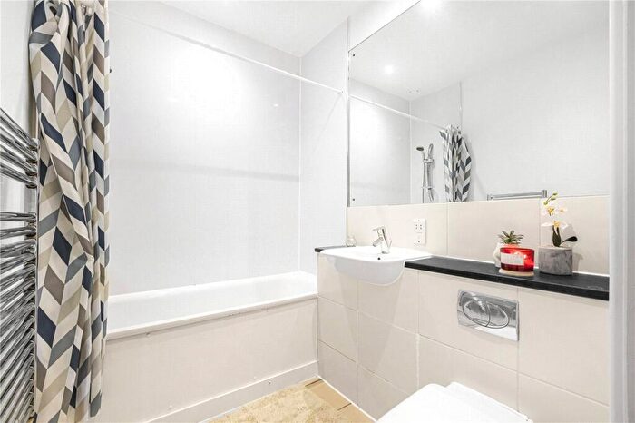 3 Bedroom Apartment For Sale In Wealden House, Capulet Square, Talwin Street, Bow, London, E3