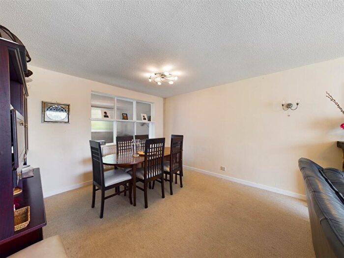 4 Bedroom Detached House For Sale In Pound Hill, Crawley, RH10