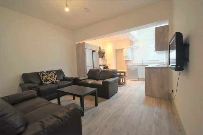 6 Bedroom House To Rent In Katie Road, Selly Oak, B29