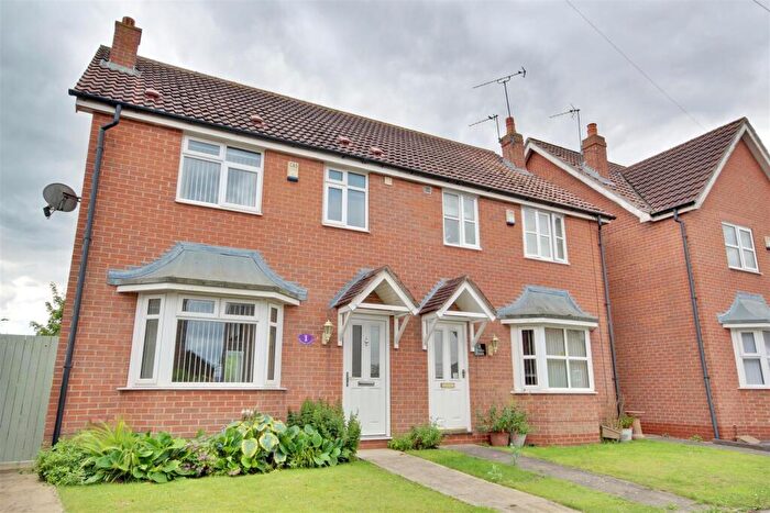 3 Bedroom Semi Detached House For Sale In King Street, Woodmansey, Beverley, HU17