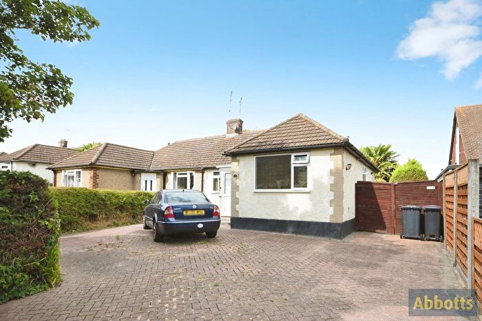 2 Bedroom Bungalow For Sale In Louis Drive East, Rayleigh, Essex, SS6