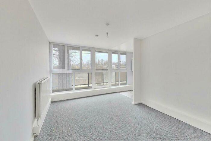 1 Bedroom Apartment To Rent In Oakwood Drive, Central Hill, SE19