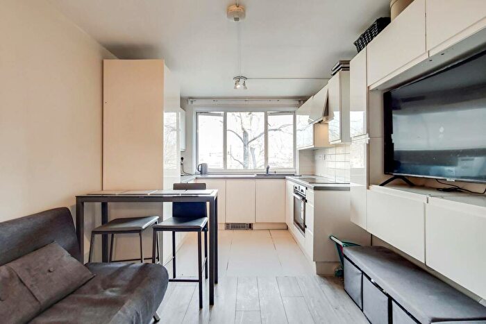 2 Bedroom Flat For Sale In O'Leary Square, Stepney, London, E1
