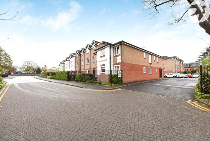 2 Bedroom Flat For Sale In Kennett Court, Oakleigh Close, Swanley, Kent, BR8