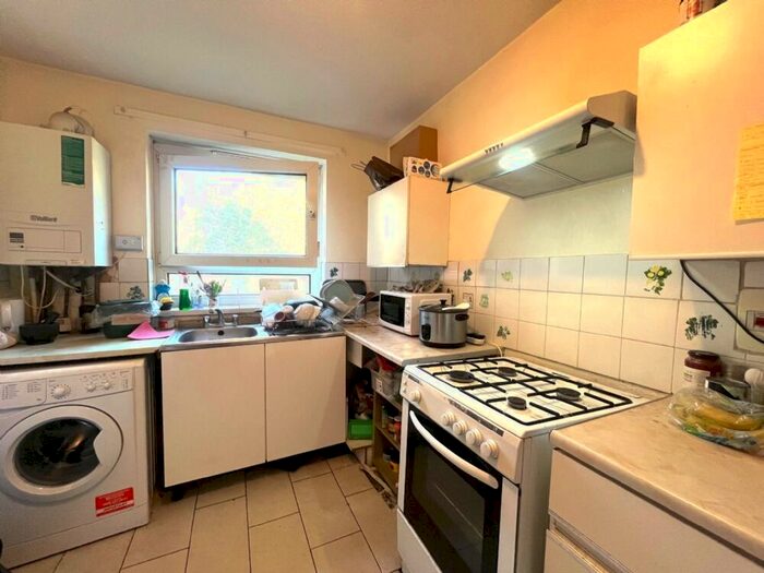 3 Bedroom Flat To Rent In Holmrook House, Euston, NW1