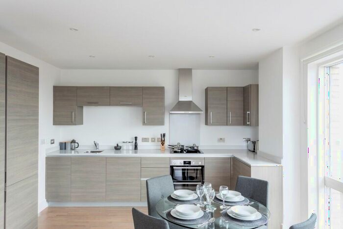 2 Bedroom Apartment To Rent In Solomon Way, London, E1