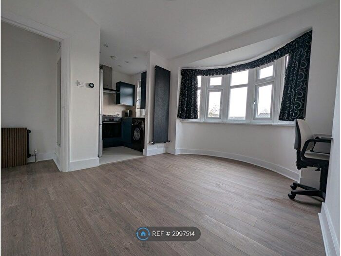 1 Bedroom Maisonette To Rent In Eastcote Lane, Harrow, HA2