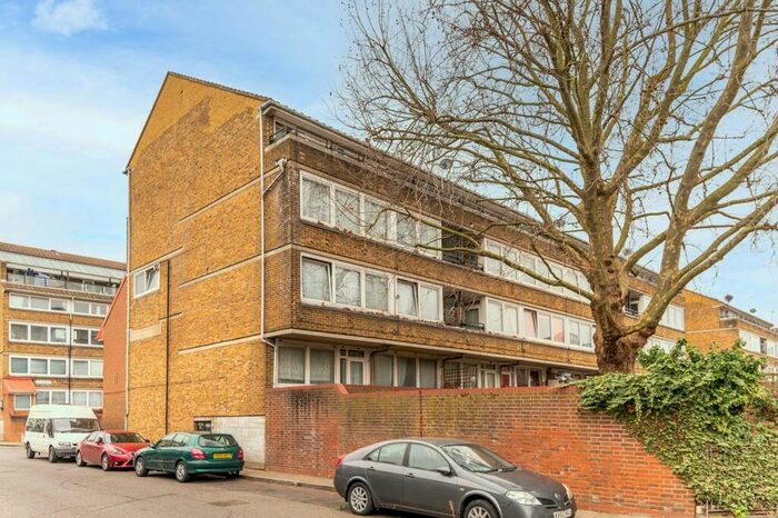 1 Bedroom Flat For Sale In Daniel Gardens, Peckham, London, SE15