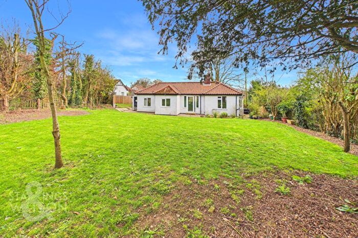 2 Bedroom Detached Bungalow For Sale In Laurel Drive, Brundall, Norwich, NR13