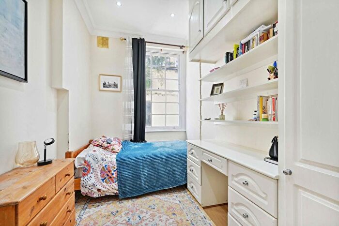 3 Bedroom Flat To Rent In Gloucester Street, London, SW1V