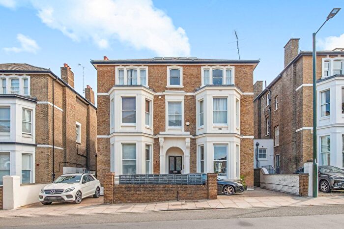 2 Bedroom Flat For Sale In Church Road, Richmond, TW10