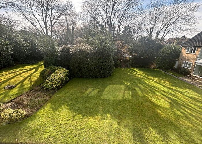 2 Bedroom Apartment To Rent In Belvedere Close, Esher, Surrey, KT10