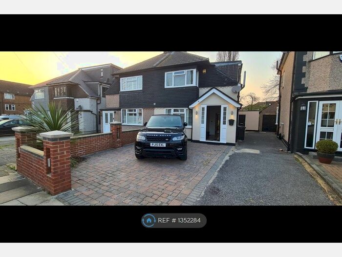 4 Bedroom Semi-Detached House To Rent In Brinkworth Road, Ilford, IG5