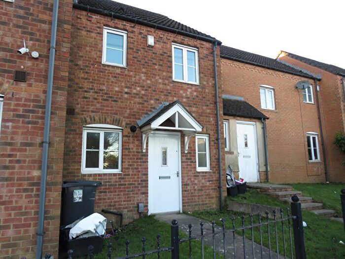 2 Bedroom House To Rent In Keighley Road, Illingworth, Halifax, HX2